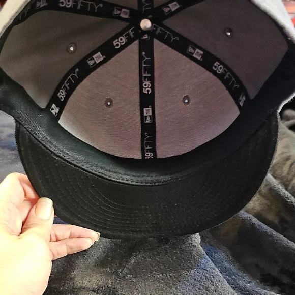 New Era Gray and Black Cap - Picture 3 of 4